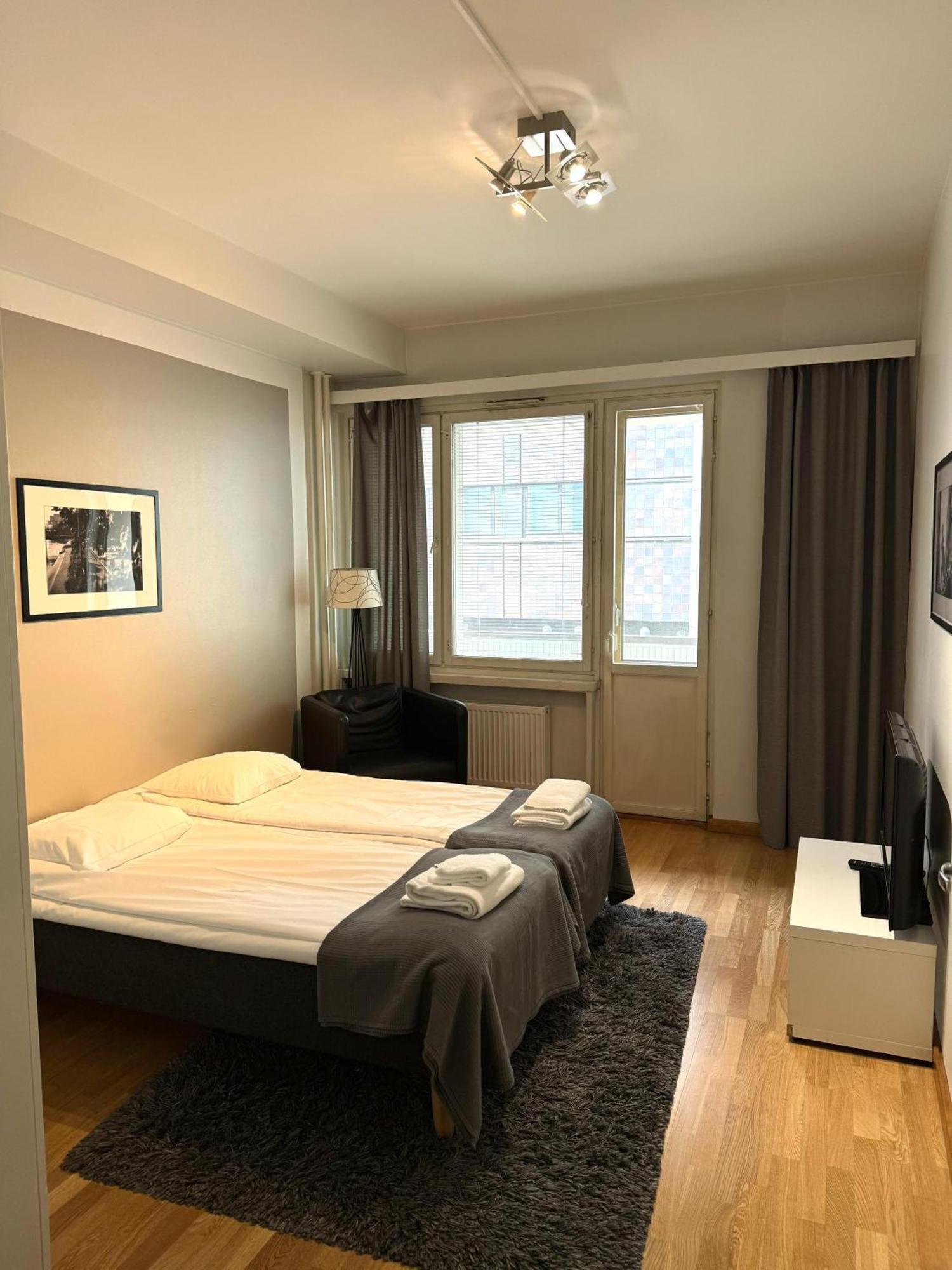 Kotimaailma Apartments Kamppi - 2Br In The City Center With Code Lock 헬싱키 외부 사진