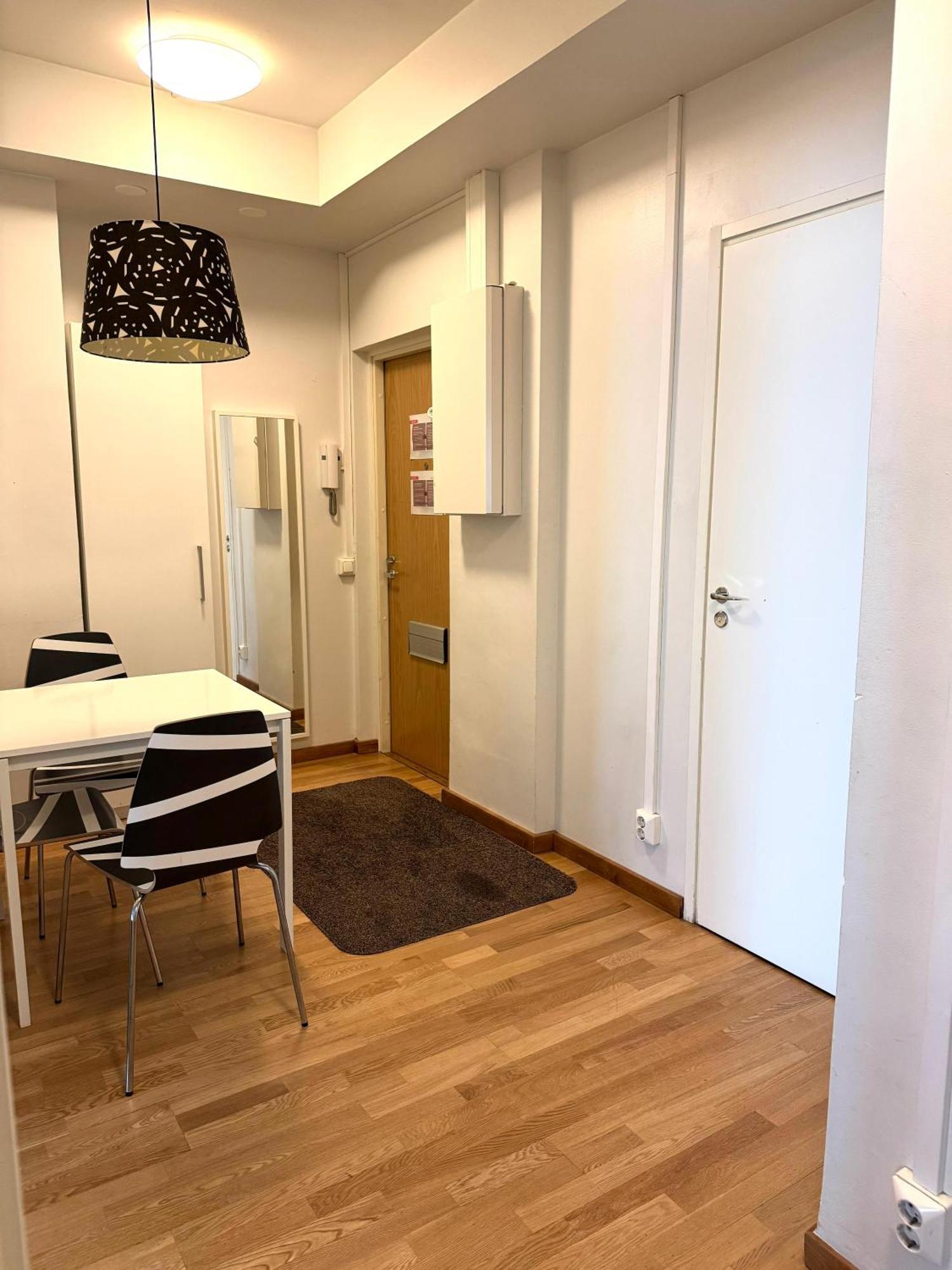 Kotimaailma Apartments Kamppi - 2Br In The City Center With Code Lock 헬싱키 외부 사진