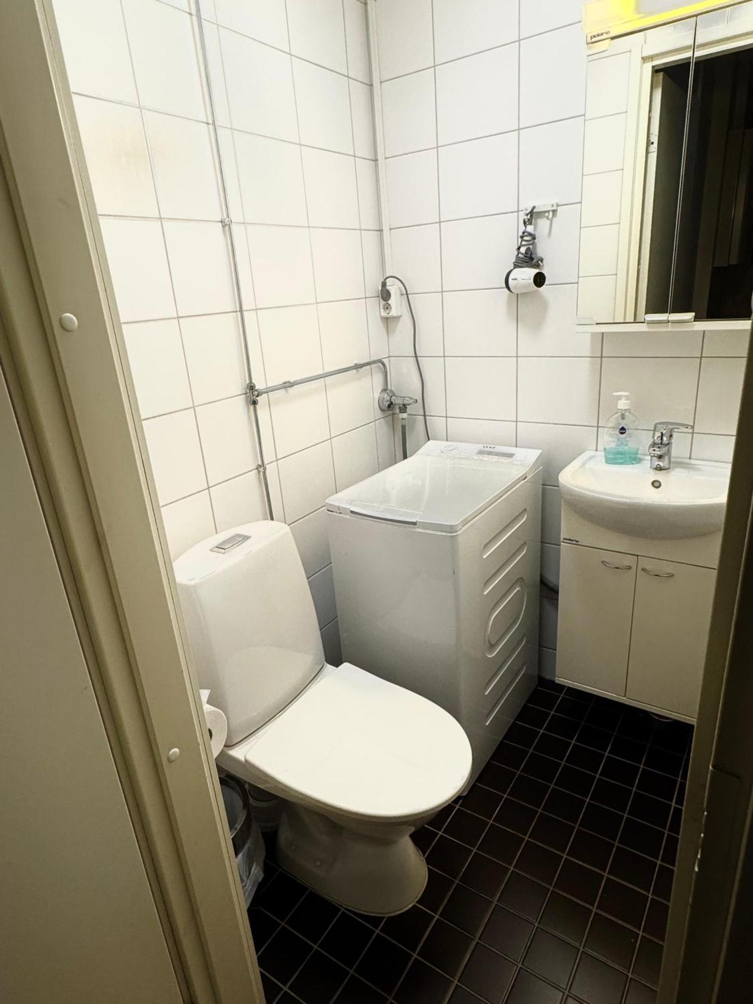 Kotimaailma Apartments Kamppi - 2Br In The City Center With Code Lock 헬싱키 외부 사진